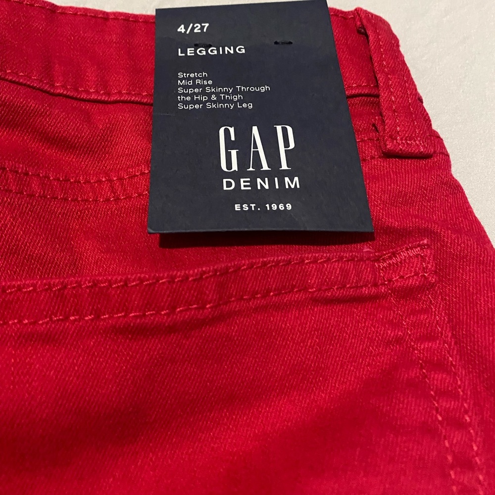 New with tags Gap Outlet Red Jeans